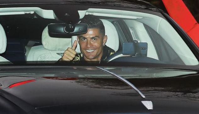 Ronaldo rạng rỡ trở lại Man Utd sau ngày buồn ở vòng loại World Cup 2022