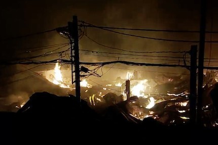 TP.HCM: Nhà xưởng cháy lớn trong đêm, hơn 100 cảnh sát được huy động dập lửa