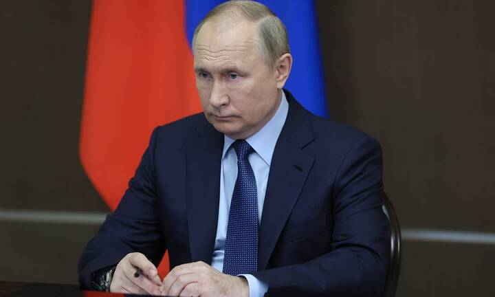 Tổng thống Putin đã thử nghiệm vaccine ngừa COVID-19 dạng xịt của Nga
