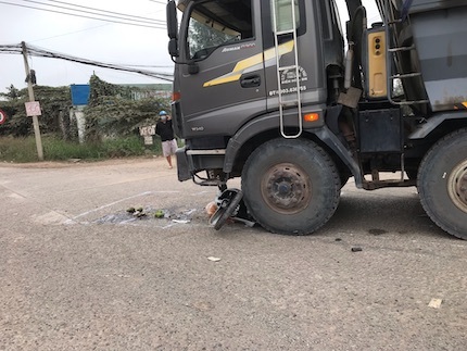 Tin tức tai nạn giao thông mới ngày 30/11: Xe ben cuốn xe máy vào gầm, 2 người tử vong thương tâm