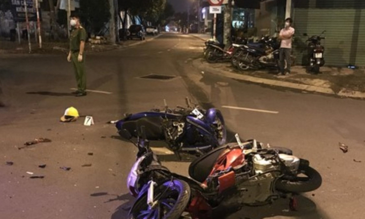 Tin tức tai nạn giao thông mới ngày 2/12: Va chạm khi qua đường, thầy giáo tử vong