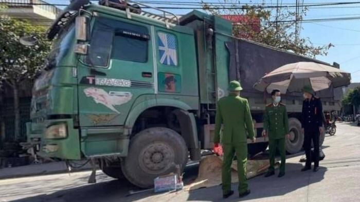 Tin tức tai nạn giao thông mới ngày 9/12: Va chạm với ô tô chở đất, học sinh lớp 5 tử vong