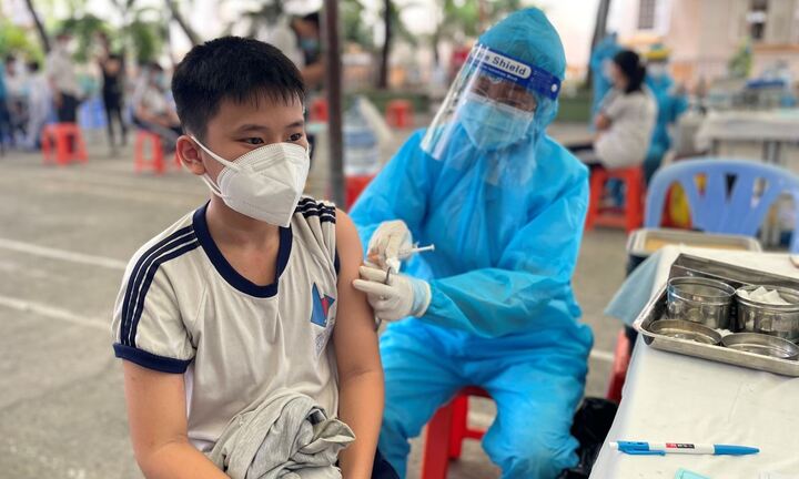 TP.HCM hoàn thành 2 đợt tiêm vaccine ngừa COVID-19 cho trẻ 12-17 tuổi