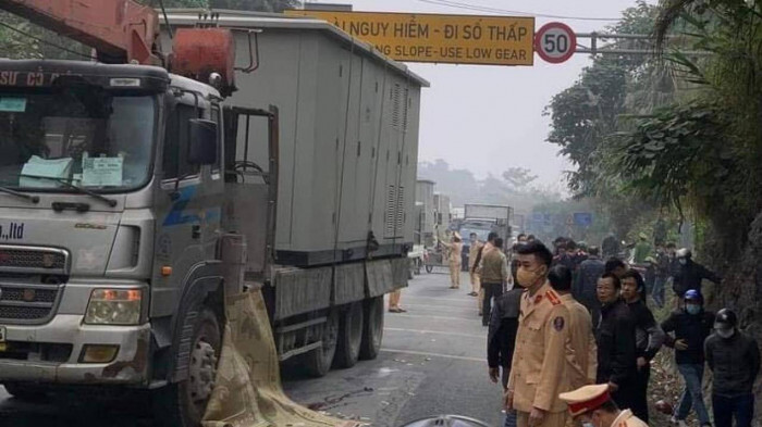 Tin tức tai nạn giao thông mới ngày 17/12: Va chạm với xe tải, 1 người tử vong tại chỗ