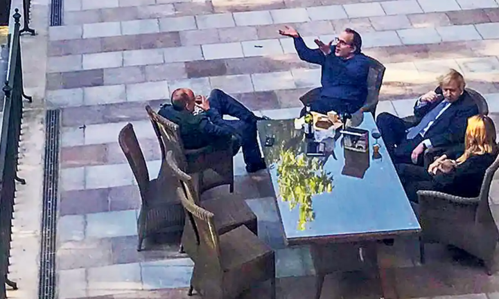 Thủ tướng Anh tiếp tục vướng bê bối vì lộ ảnh tiệc tùng trong lúc phòng dịch