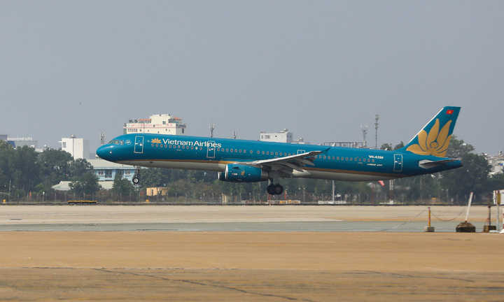 Chính phủ đề nghị khẩn trương khôi phục đường bay thương mại quốc tế