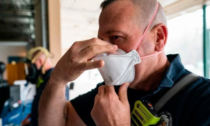 Khẩu trang vải không đủ tốt để ngăn chặn sự lây lan của biến thể Omicron