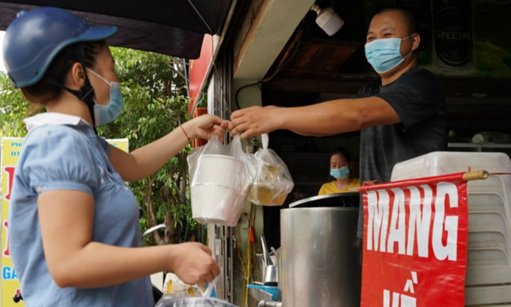 Hà Nội thêm 3 quận trung tâm chuyển sang bán hàng ăn uống mang về