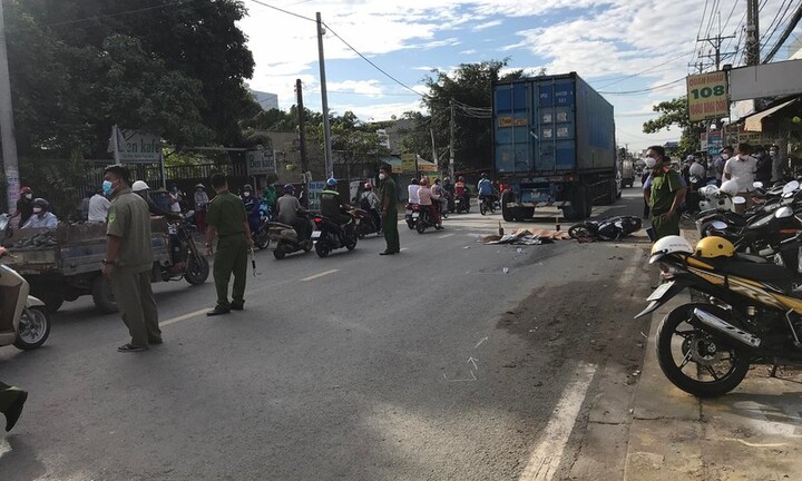 Tin tức tai nạn giao thông mới ngày 30/12: Nữ công nhân tử vong sau va chạm giao thông ở TP Thủ Đức