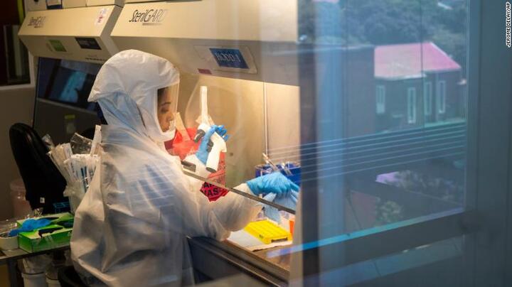 Quan chức y tế hàng đầu khẳng định Nam Phi đã qua đỉnh dịch làn sóng Omicron