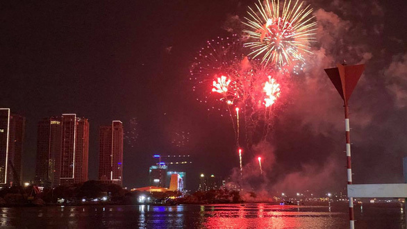 Thủ tướng yêu cầu không bắn pháo hoa, hạn chế tụ tập dịp Tết Dương lịch 2022