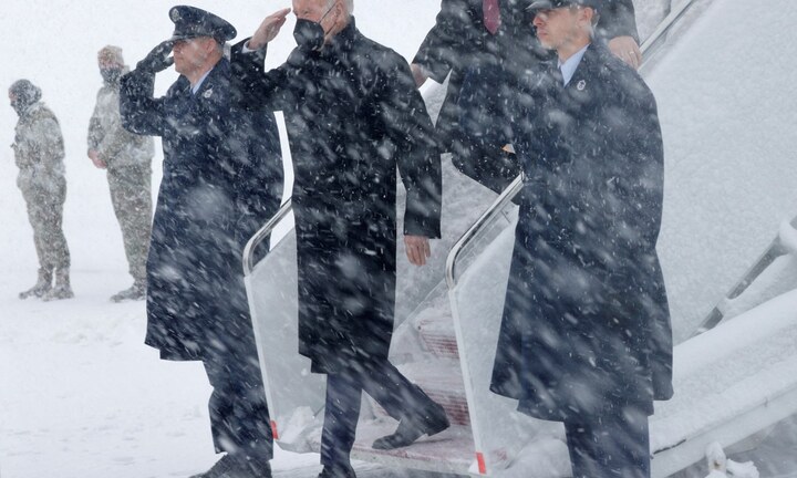 Tổng thống Biden bị mắc kẹt trên chuyên cơ vì bão tuyết