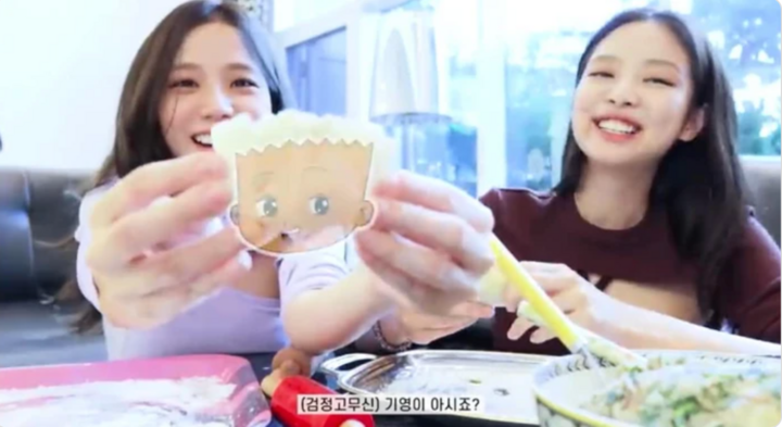 Jisoo (BLACKPINK) lộ bằng chứng về tình cảm với bạn diễn Jung Hae-in?