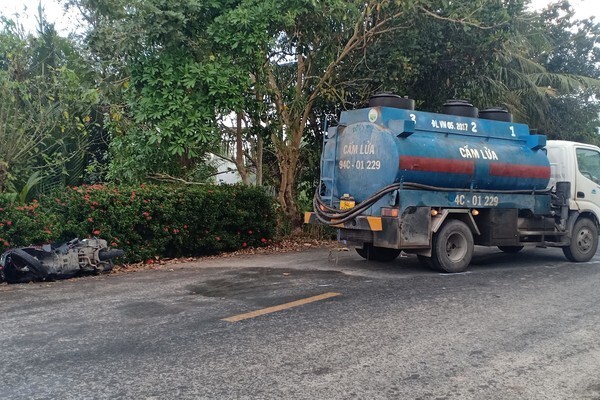 Tin tức tai nạn giao thông mới ngày 7/1: Xe bồn va chạm xe máy, 2 người tử vong thương tâm