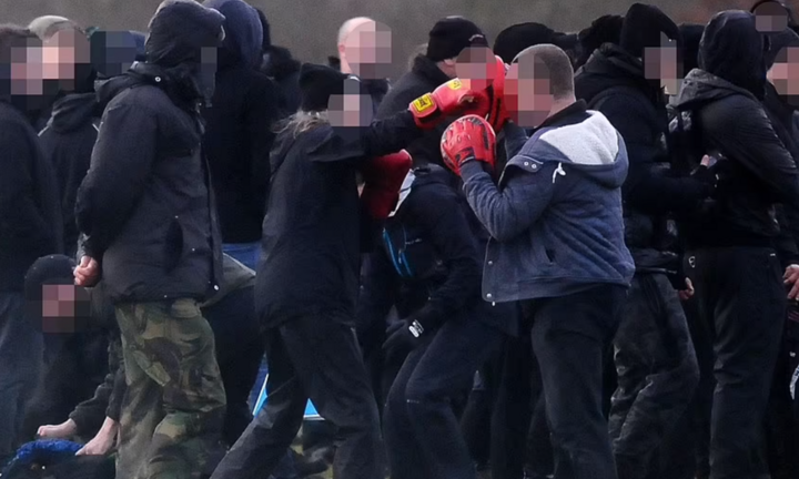 Bên trong nhóm anti vaccine ở Anh: Được huấn luyện theo kiểu quân đội để chống tiêm chủng