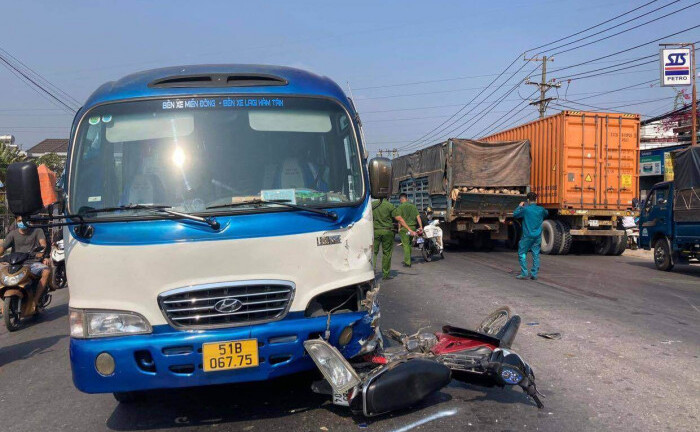 Tin tức tai nạn giao thông mới ngày 25/1: Va chạm liên hoàn xe khách và xe tải, một người tử vong