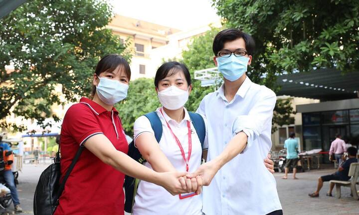 37 ngày “đối đầu với tử thần” tại vùng tâm dịch COVID-19