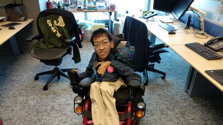 Từng bị chẩn đoán không sống được quá 2 tuổi, chàng trai vẫn tốt nghiệp thủ khoa đại học hàng đầu