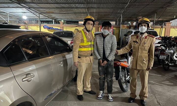 Hà Nội: Tuần tra dịp Tết, CSGT bắt cướp trên đường Xuân La