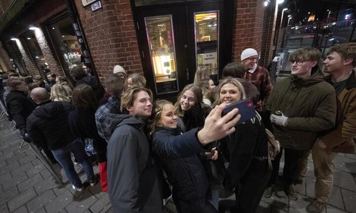 Thuỵ Điển gỡ bỏ hạn chế, tuyên bố đại dịch COVID-19 kết thúc