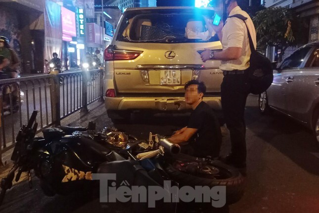 Tin tức tai nạn giao thông mới ngày 26/2: Va chạm với xe sang ở TP.HCM, mô tô khủng biến dạng