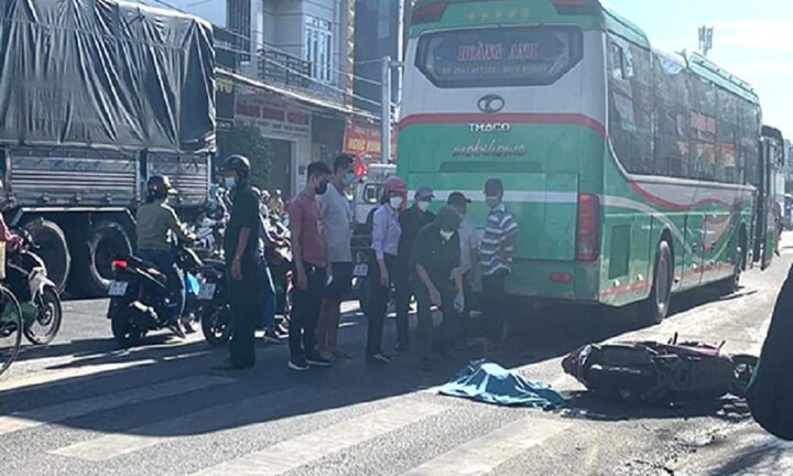 Tin tức tai nạn giao thông mới ngày 1/3: Xót xa trẻ 4 tuổi bị xe khách cán tử vong