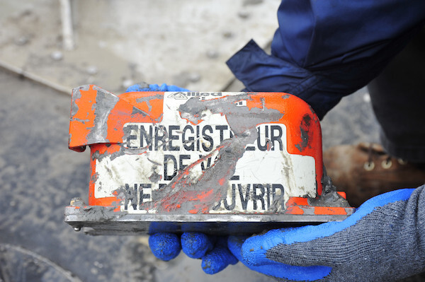 Hộp đen máy bay là gì và chúng hoạt động ra sao?