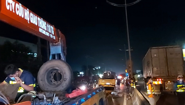 Tin tức tai nạn giao thông mới ngày 3/4: Va chạm liên hoàn giữa 5 ô tô trên đường dẫn cao tốc TP HCM - Trung Lương