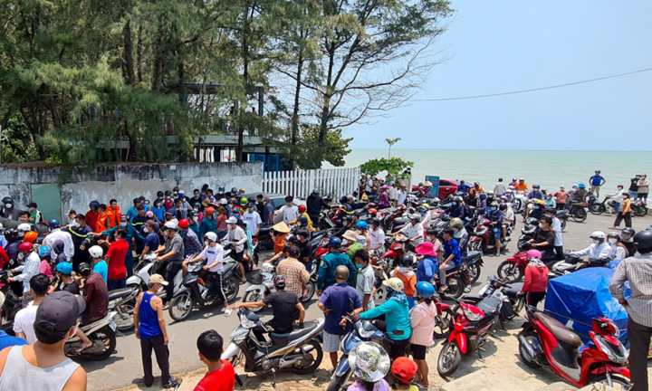 Vũng Tàu: 4 nữ công nhân bị sóng cuốn, 1 người tử vong