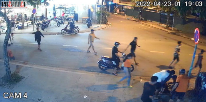 Tin tức tai nạn giao thông mới ngày 25/4: Bé 4 tuổi bị xe máy đâm văng 6 mét ở Hóc Môn