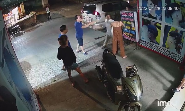 Cao Bằng: Xác minh thông tin cán bộ phường nửa đêm đến nhà bắt người, hành hung một phụ nữ
