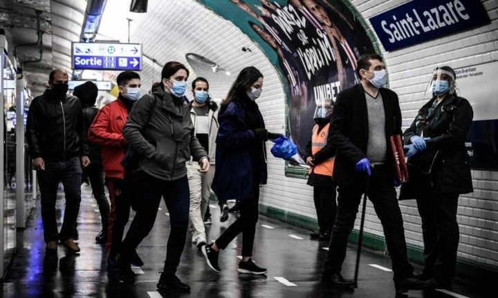 Pháp dỡ bỏ quy định đeo khẩu trang trên phương tiện giao thông công cộng