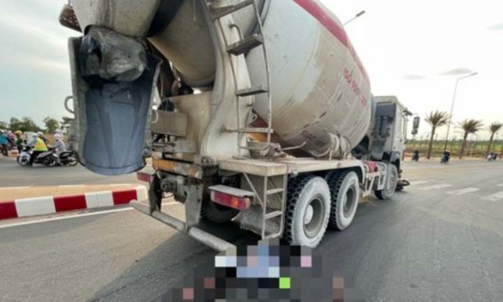 Tin tức tai nạn giao thông mới ngày 14/5: Xe trộn bê tông va chạm xe máy, hai chị em gái thương vong