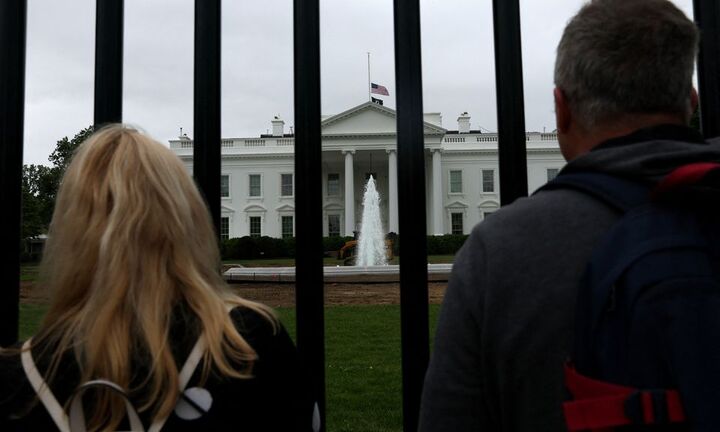 Mỹ tưởng niệm trên 1 triệu người tử vong vì COVID-19