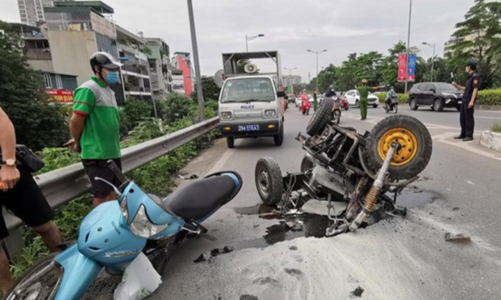 Tin tức tai nạn giao thông mới ngày 18/5: Xe ba bánh tự chế gây tai nạn rồi bốc cháy