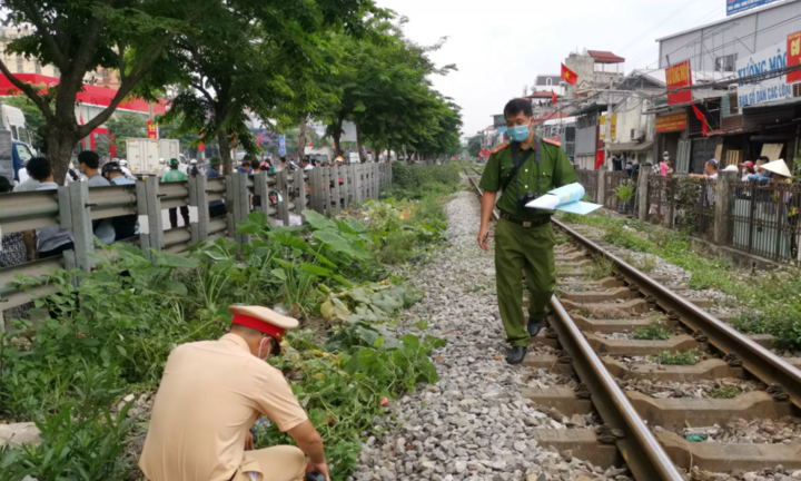 Tin tức tai nạn giao thông mới ngày 21/5: Va chạm với tàu hoả, học sinh lớp 8 ở Hà Nội tử vong