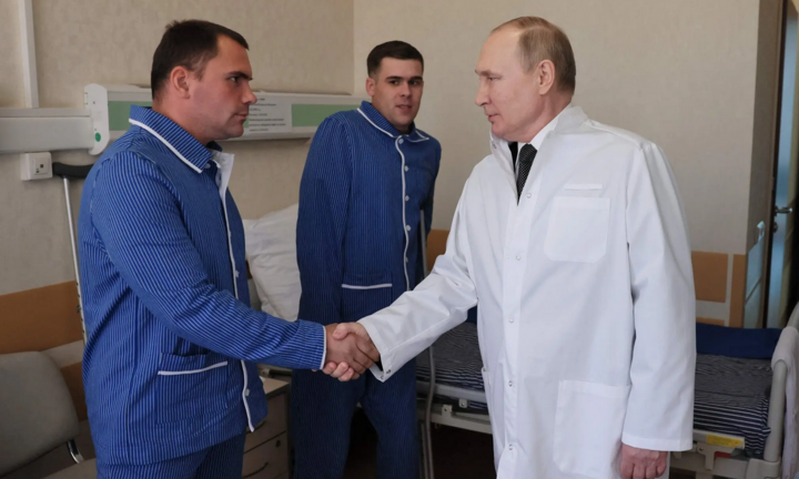 Tổng thống Putin lần đầu đến thăm binh sĩ Nga bị thương trong chiến dịch quân sự ở Ukraine