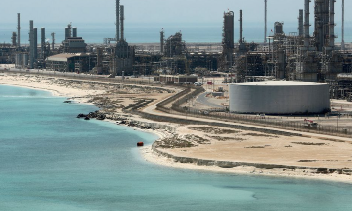 Saudi Arabia sẵn sàng bơm thêm dầu nếu Nga giảm sản lượng