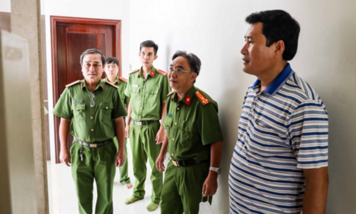 Giải cứu 6 người bị kẹt trong thang máy ở Cần Thơ