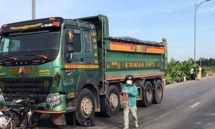 Tin tức tai nạn giao thông mới ngày 17/6: Xe ben va chạm liên tiếp với xe máy và xe ba gác, 2 người thương vong