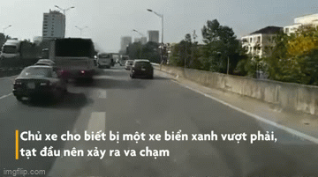 Video: Ô tô biển xanh bỏ chạy sau khi gây tai nạn ở Hà Nội
