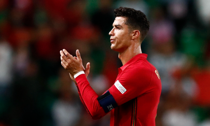 Ronaldo muốn rời MU, sẵn sàng giảm thu nhập để tìm bến đỗ mới