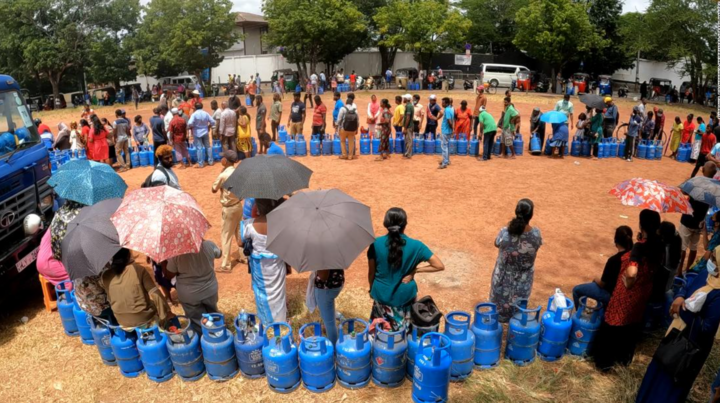 Sự sụp đổ kinh tế của Sri Lanka gióng lên 'hồi chuông cảnh báo' cho các thị trường mới nổ