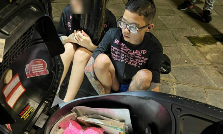 Hà Nội: Bắt đôi nam nữ mang gần 400 viên ma tuý tổng hợp