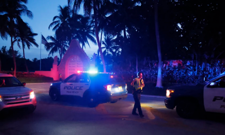 Bộ trưởng Tư pháp Mỹ bảo vệ cuộc đột kích vào dinh thự của ông Trump