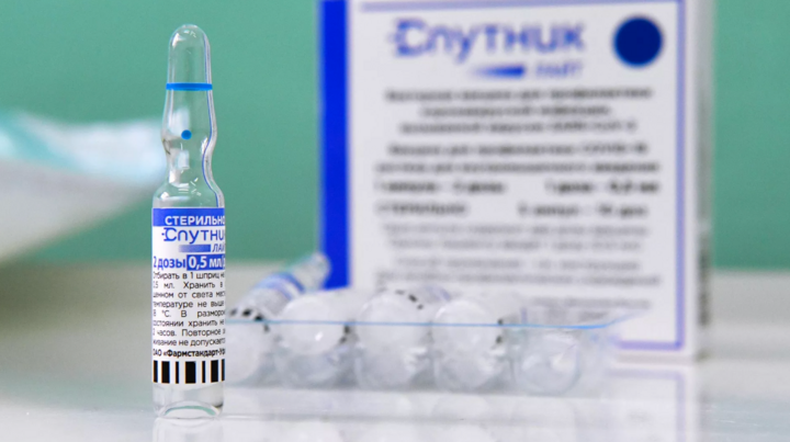 Spunik: Vaccine dạng xịt của Nga hiệu quả với tất cả các chủng virus SARS-CoV-2