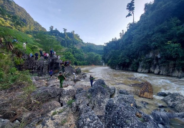 Tìm thấy thi thể 2 cháu mất tích vì bị nước cuốn trôi tại suối Nậm Núa