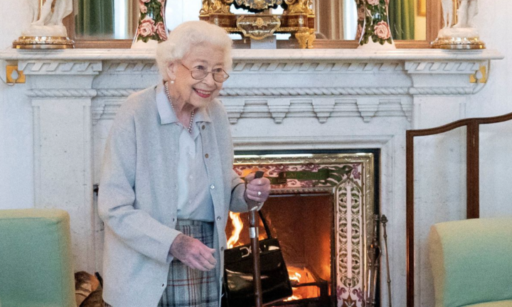 Nữ hoàng Anh hoãn gặp mặt các tân bộ trưởng vì cần nghỉ ngơi