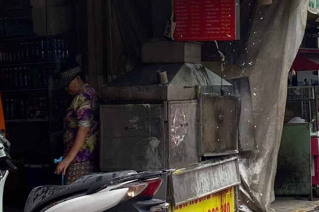 TP.HCM: Cháy nhà trong chợ Hồ Thị Kỷ, trường học phải sơ tán