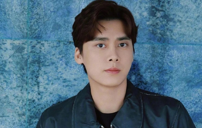 Lý Dịch Phong lần đầu lộ diện hậu bê bối mua dâm